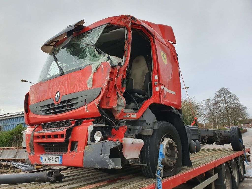 Beschadigde RENAULT Premium 430 DXi chassis vrachtwagen - Photo 1