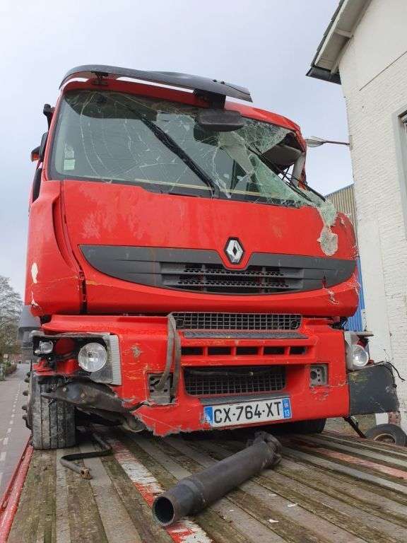 Beschadigde RENAULT Premium 430 DXi chassis vrachtwagen - Photo 6