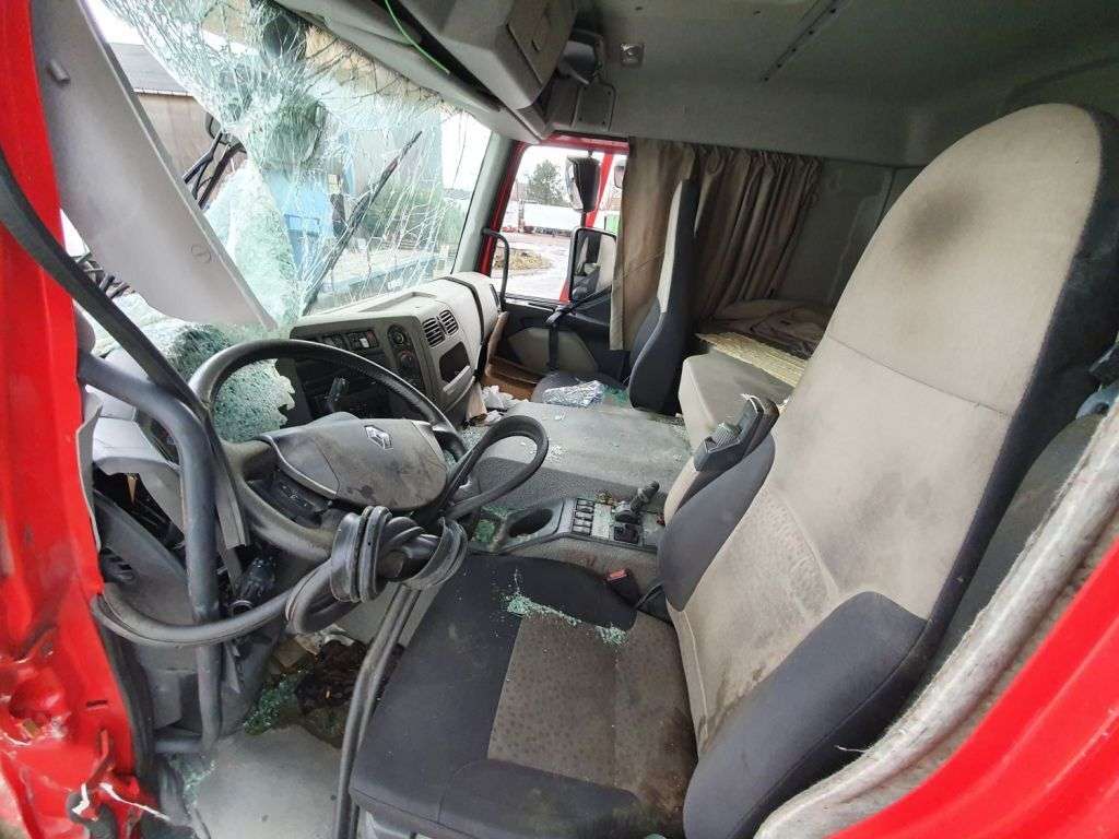 Beschadigde RENAULT Premium 430 DXi chassis vrachtwagen - Photo 8
